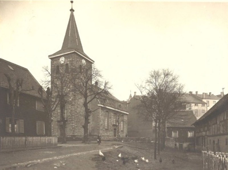 1763 wurde die Kapelle abgerissen und es entstand die heute hier zu sehende „alte Kirche“