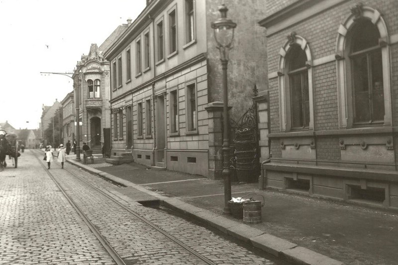 Gegenüberliegende Straßenseite bis zur Grünstraße